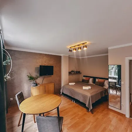 Sali Homes - Sm0 Charming Short Walk From Center Of 아파트 *